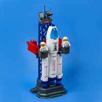 Космическая станция с космонавтом 